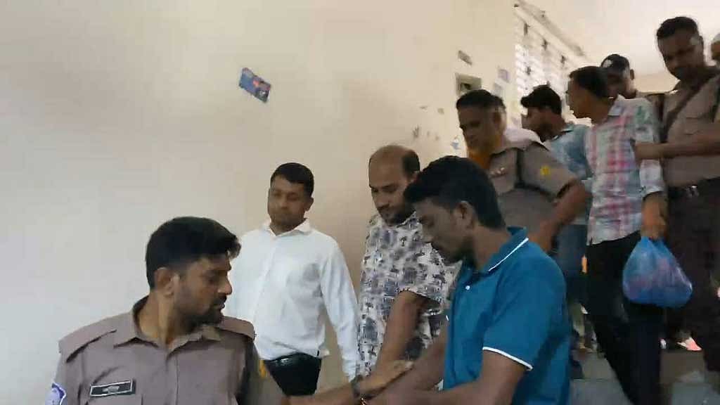 ‘ঝটিকা মিছিল’: আদালত এলাকা থেকে গ্রেপ্তার চার জন ৩ দিনের রিমান্ডে