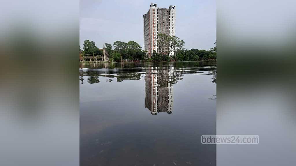 কেন্দ্রীয় খেলার মাঠ।