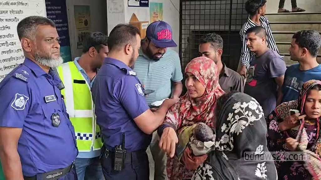 ঘটনাস্থলে গিয়ে পুলিশ পরিস্থিতি নিয়ন্ত্রণে আনে।