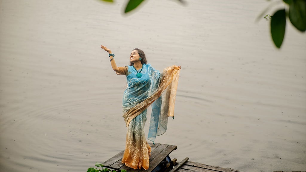 গরম ও বর্ষায় স্বস্তি: লিনেন কাপড়ের যত্নআত্তি