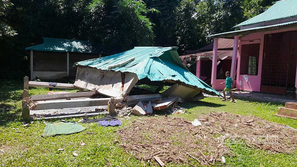 হামলার সময় গড়কাটি গ্রামের সার্বজনীন মন্দিরের নাটমন্দিরটিও ভেঙে ফেলা হয়। ছবিটি শুক্রবার দুপুরে তোলা।