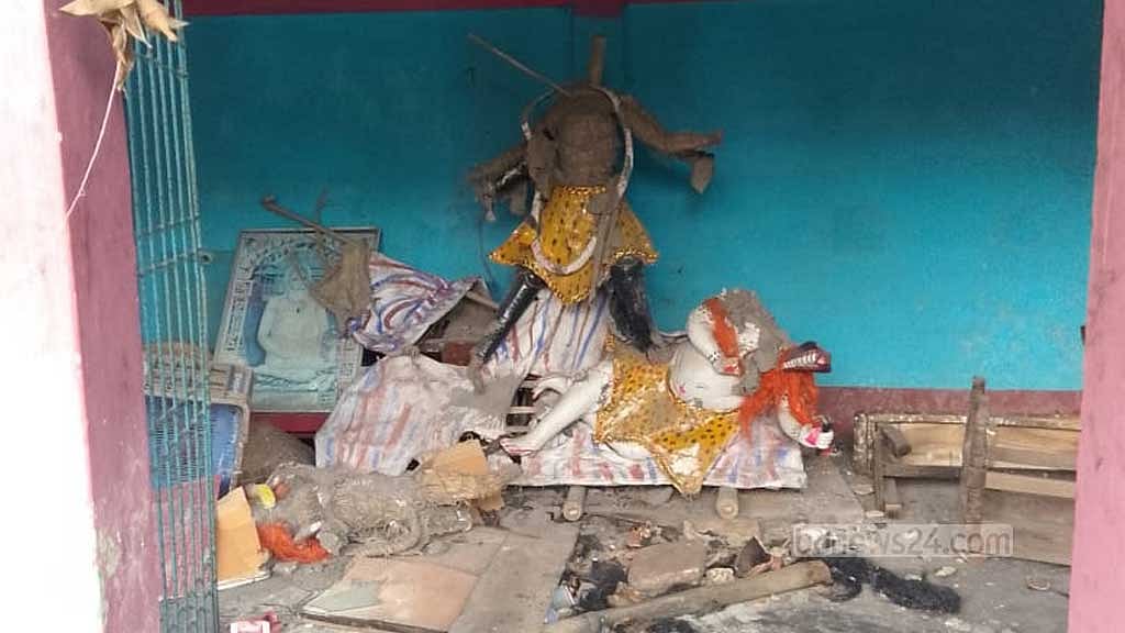হামলার সময় গড়কাটি গ্রামের সার্বজনীন মন্দিরের নাটমন্দিরটিও ভেঙে ফেলা হয়। ছবিটি শুক্রবার দুপুরে তোলা।