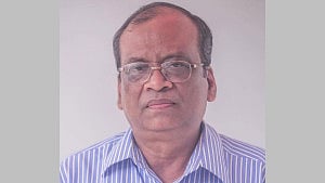 এবিএম আবদুল্লাহ’র আজীবন এমিরেটাস অধ্যাপকের নিয়োগ বাতিল, বেতন ফেরতের নির্দেশ