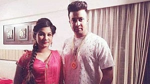 হাসপাতালের বারান্দা থেকে পড়ে অভিনেত্রীর মৃত্যু, স্বামী রিমান্ডে