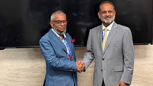 খুলছে মরিশাসের শ্রমবাজার, জেনিভায় দুই দেশের মন্ত্রীর বৈঠক