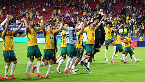 Australia reach WC knockouts