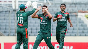 বিশ্ব চ্যাম্পিয়নদের আবার হারিয়ে ঐতিহাসিক সিরিজ জয়