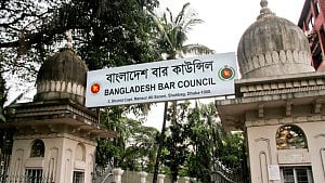 আইনজীবীর পোশাকে টিকটক ভিডিও, সতর্ক করল বার কাউন্সিল