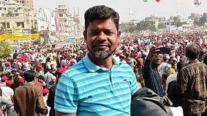 মোহাম্মদপুরে বাসার সামনে বিএনপি নেতাকে কুপিয়ে জখম