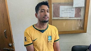 ব্রাহ্মণবাড়িয়ায় স্টেশন মাস্টারকে মারধরের অভিযোগে যুবক আটক