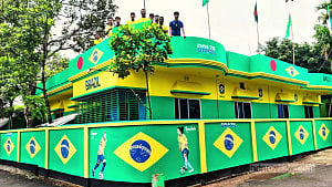 ব্রাহ্মণবাড়িয়ায় ব্রাজিল পতাকার রংয়ে রাঙানো বাড়ি, দেখতে আসছে মানুষ