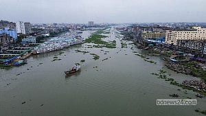বর্ষায় প্রাণ ফিরছে বুড়িগঙ্গায়
