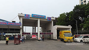 ব্যবসায়ীদের সঙ্গে বৈঠক, শাহজালালের কার্গো অপারেশন ২৪ ঘণ্টা চালু রাখতে বললেন বিমানমন্ত্রী