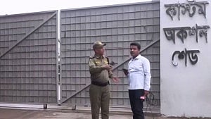 চট্টগ্রাম বন্দরের ‘কাস্টম অকশন শেড’র আগুন নিয়ন্ত্রণে