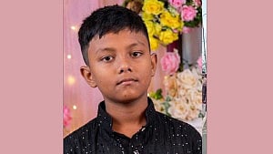 বোনের বিয়ে থেকে ফিরছিল স্কুলছাত্র, প্রাণ গেল ট্রাকচাপায়