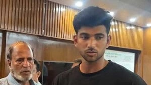 ক্রিকেটার নাঈম হাসানকে মারধর করে থানায় নিল পুলিশ!