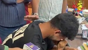 ক্রিকেটার নাঈমকে মারধর, পুলিশের ২ সদস্য সাময়িক বরখাস্ত