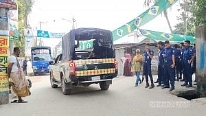 কুমিল্লায় আধিপত্য বিস্তার নিয়ে দুপক্ষের সংঘর্ষে শিশু গুলিবিদ্ধ