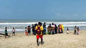 কক্সবাজার সৈকতে নিখোঁজ পর্যটকের লাশ উদ্ধার