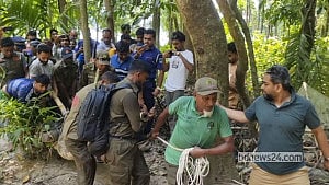 সরানো হলো খানজাহান আলী দিঘির কুমির