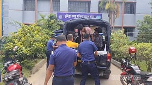 কুমিল্লায় মহাসড়কে ছাত্রলীগের মিছিল থেকে আটক ৪৫, বাস ও মাইক্রো জব্দ