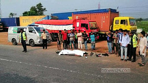 কুমিল্লায় দাঁড়িয়ে থাকা বাসে মোটরসাইকেলের ধাক্কা, নিহত ২