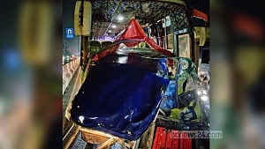 কুমিল্লায় বাসের সঙ্গে মুখোমুখি সংঘর্ষে অটোরিকশার ৩ যাত্রী নিহত