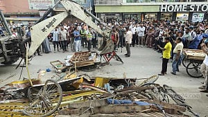 কুমিল্লায় উচ্ছেদ হওয়া হকারদের ৩০ ভ্যান জব্দ, ভবন মালিকের বিরুদ্ধে ব্যবস্থার ঘোষণা