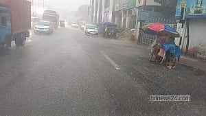 রাজধানীতে ঝুম বৃষ্টি, সড়কে জলজট