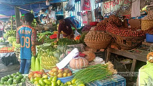 কিছু সবজির দাম কমেছে, কিছুটা কমেছে ডিমে
