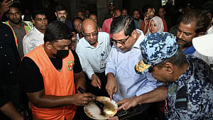 জিগাতলায় দুই ভবনে এইডিস মশার লার্ভা, ১ লাখ টাকা জরিমানা
