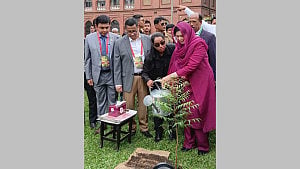 ঢাবিতে বৃক্ষরোপণ কর্মসূচি ও বিজ্ঞান মেলার উদ্বোধন করলেন জুবাইদা রহমান