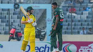 ইংলিসের সঙ্গে তর্কে জড়িয়ে শাস্তি পেলেন নাহিদ