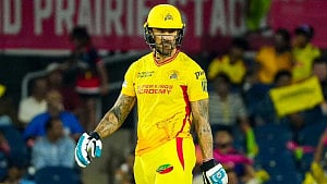 কলিংউডকে ছাড়িয়ে দু প্লেসির সেঞ্চুরির রেকর্ড
