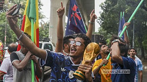 বিশ্বকাপের আগে পতাকা শোভাযাত্রা