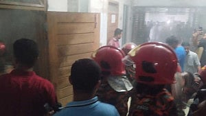 বরিশাল মেডিকেলে রাসায়নিকের কক্ষে আগুন