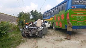 ১১ বছর পর বাড়ি ফিরছিলেন আরিফ, প্রাণ গেছে মা-ভাই-বোনেরও