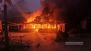 গাইবান্ধায় শিবির নেতা খুন: প্রতিপক্ষের বাড়িতে অগ্নিসংযোগ