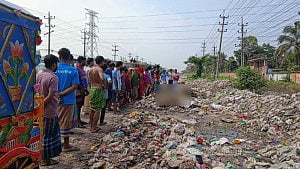 গাজীপুরে ময়লার ভাগাড়ে মিলল অজ্ঞাত যুবকের লাশ