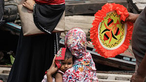 গরমে বিপর্যস্ত মানুষ