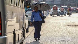 ৩ জেলায় মৃদু তাপপ্রবাহ, অব্যাহত থাকার আভাস