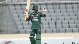 হৃদয়ের ব্যাটে ধারাবাহিকতার সুর