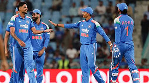 ভারত ৪০২, আফগানিস্তান ২৩২