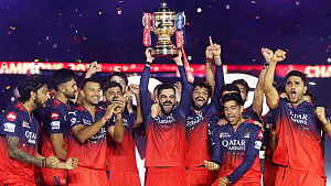 বৈরি আবহাওয়া এড়াতে আইপিএল এগিয়ে আনতে চায় ভারত