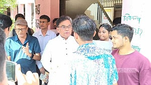 জাবিতে নতুন ৬ বিভাগ চালুর আগে সংকট নিরসনের দাবি