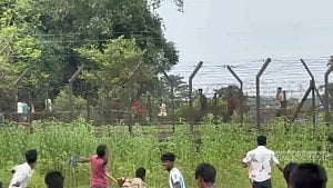 জামালপুর সীমান্তে উত্তেজনা, দুই দেশের নাগরিকদের মধ্যে ইট-পাটকেল