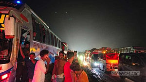 যমুনা সেতুতে ২৩ ঘণ্টায় ২৪ দুর্ঘটনা, ঢাকামুখি মহাসড়কে ভোগান্তি