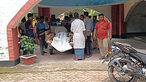 মোটরসাইকেলের চাকা পিছলে রাস্তায়, পরে ট্রাকচাপায় মৃত্যু