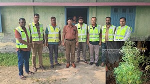 জয়পুরহাটে গ্রাম পুলিশের বাড়িতে গাঁজা গাছ