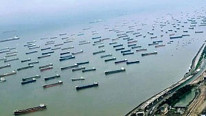 কর্ণফুলীতে লাইটার জাহাজ ডুবি, ১২ জন উদ্ধার